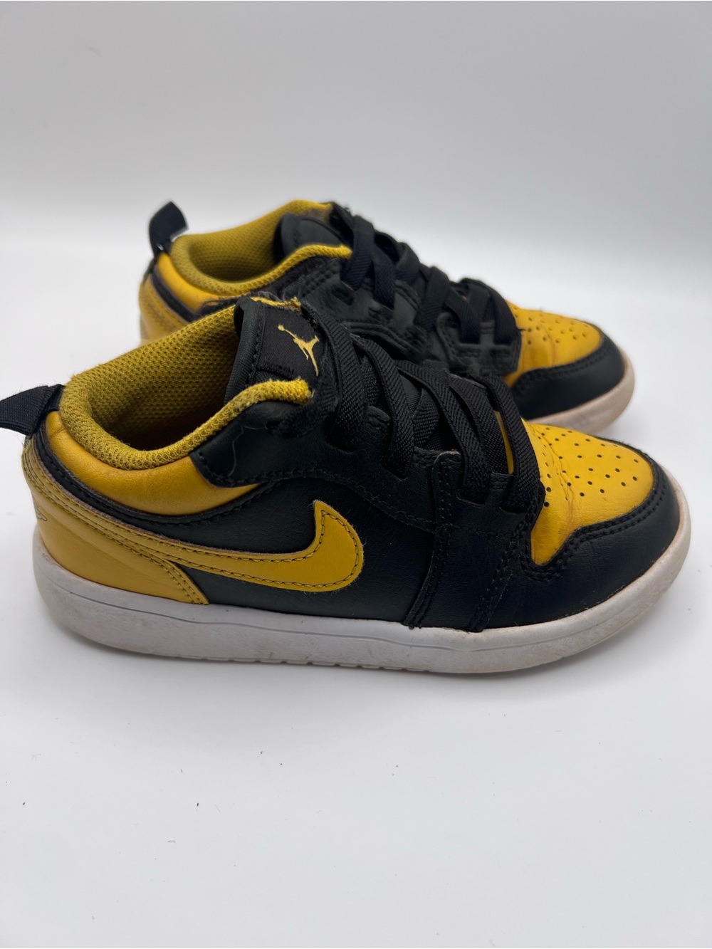 Nike Kids Jordan 1 Low-Top Sneakers in Black and Yellow